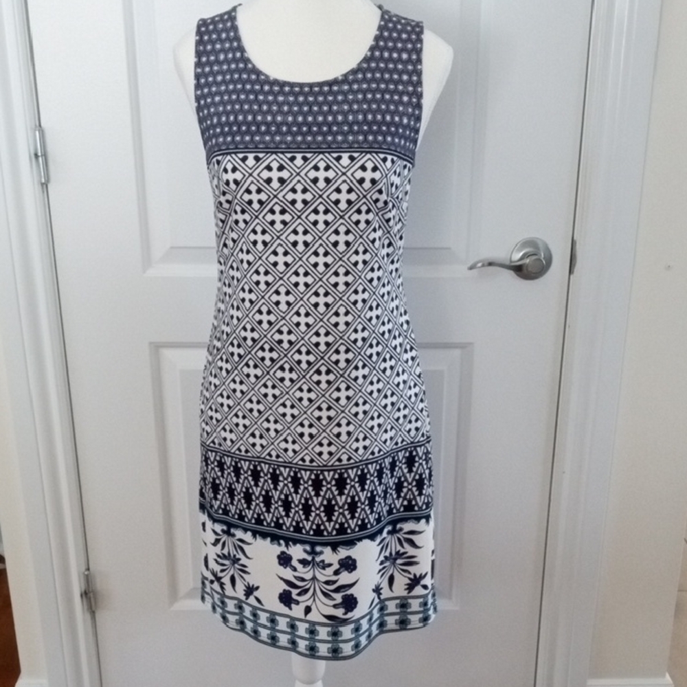 Chic Geometric Navy and White Midi Dress